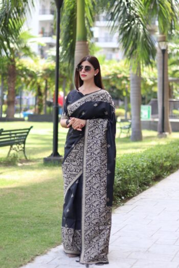 Heritage Charm Handloom Raw Silk Saree with Elegant Pallu