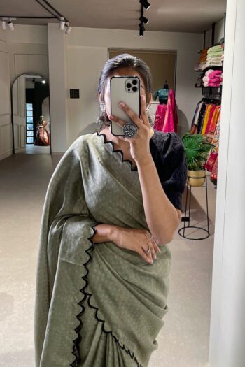 Gadhwal Chex Saree with Arca and Lucknowi Finishing