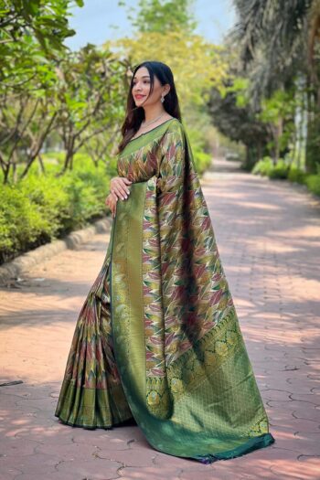 Kanchi Weaves Kanchipattu Silk Saree with Contrast Border