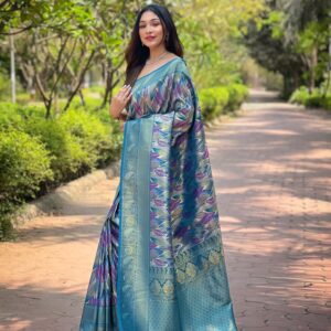 Kanchi Weaves Kanchipattu Silk Saree with Contrast Border