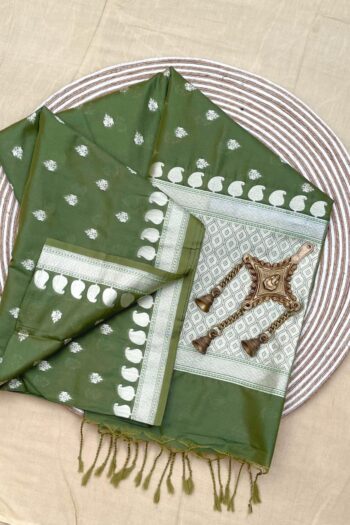 Elegant Banarasi Cotton Saree with Zari Weaving & Rich Pallu
