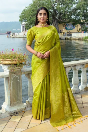 Premium Soft Silk Saree with Fine Zari Weaving & Rich Pallu