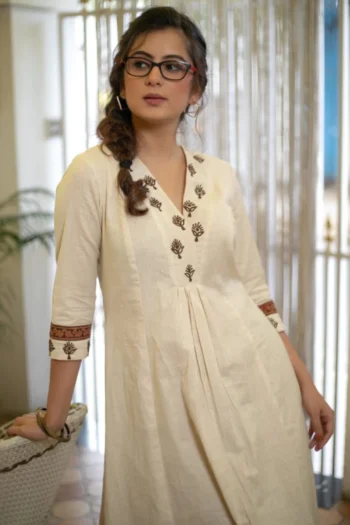 Elegant Rayon Cotton Kurti with Embroidery – Stylish Ethnic Wear